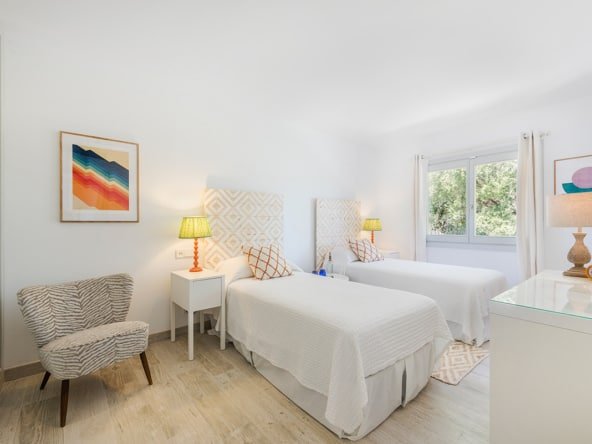 villa nirvana mallorca single bed 2