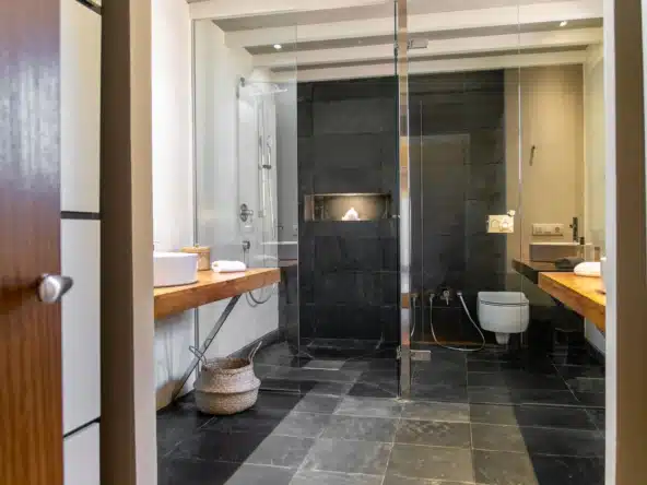 private luxury villa to rent bath