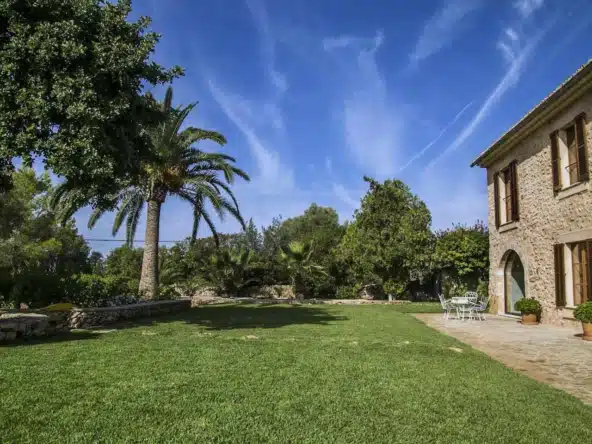 private luxury villa to rent garden